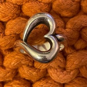 Retired James Avery Abounding Heart Ring size 4.5